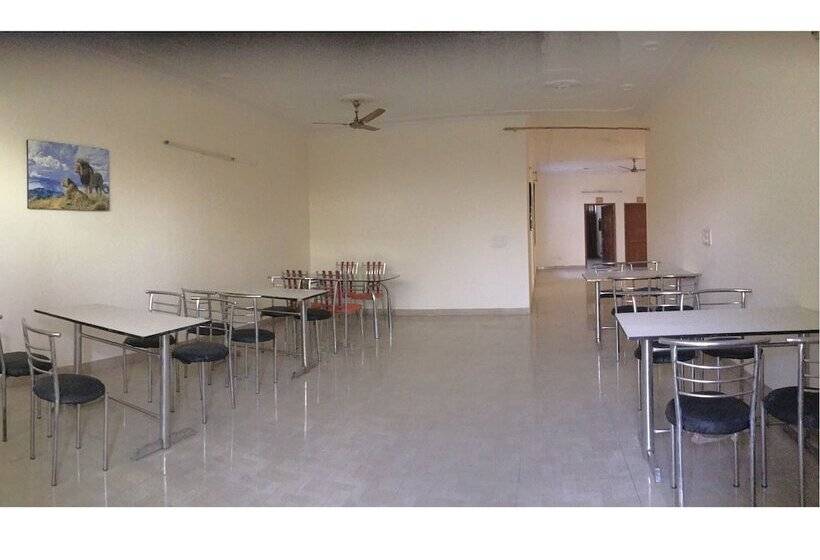 פנסיון Aman Inn