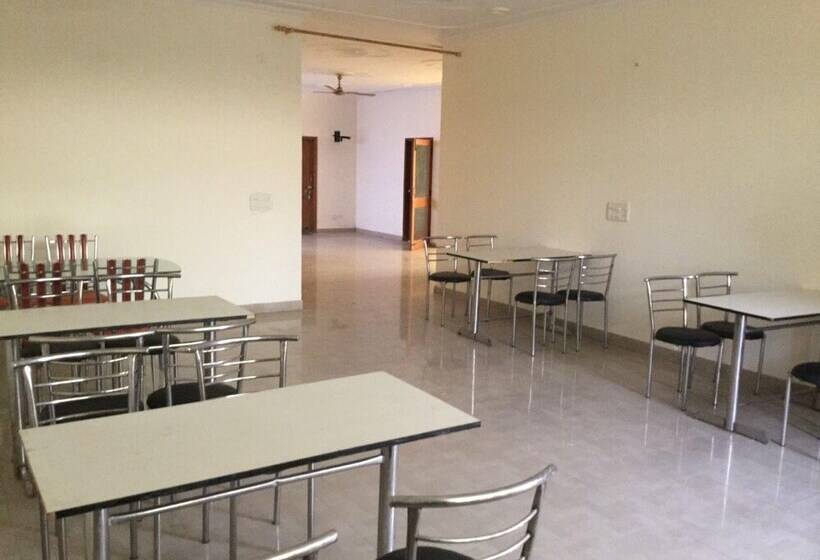 פנסיון Aman Inn