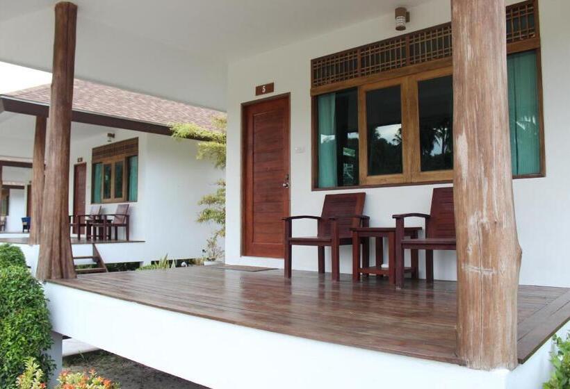 Hotel Koh Ngai Paradise Beach