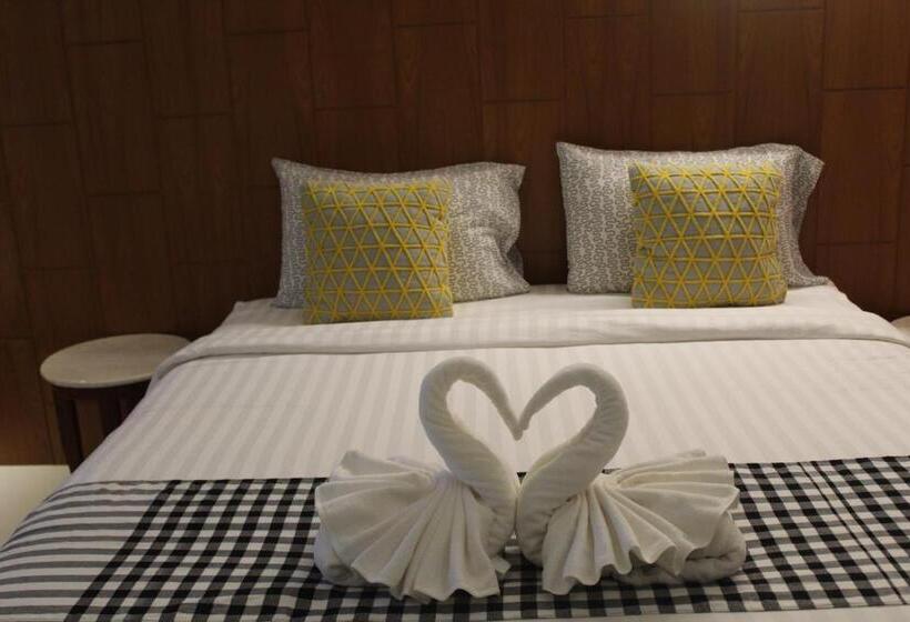 Hotel Koh Ngai Paradise Beach