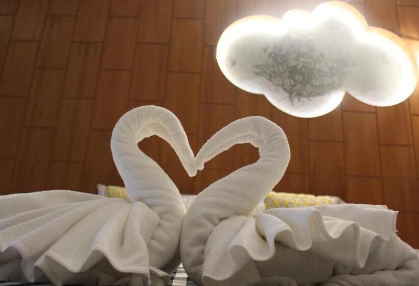 Hotel Koh Ngai Paradise Beach