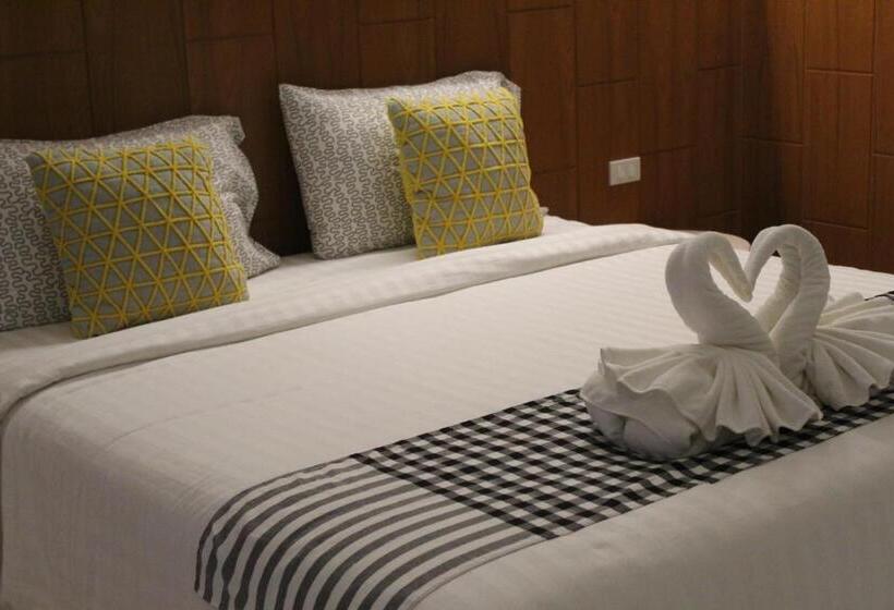 Hotel Koh Ngai Paradise Beach