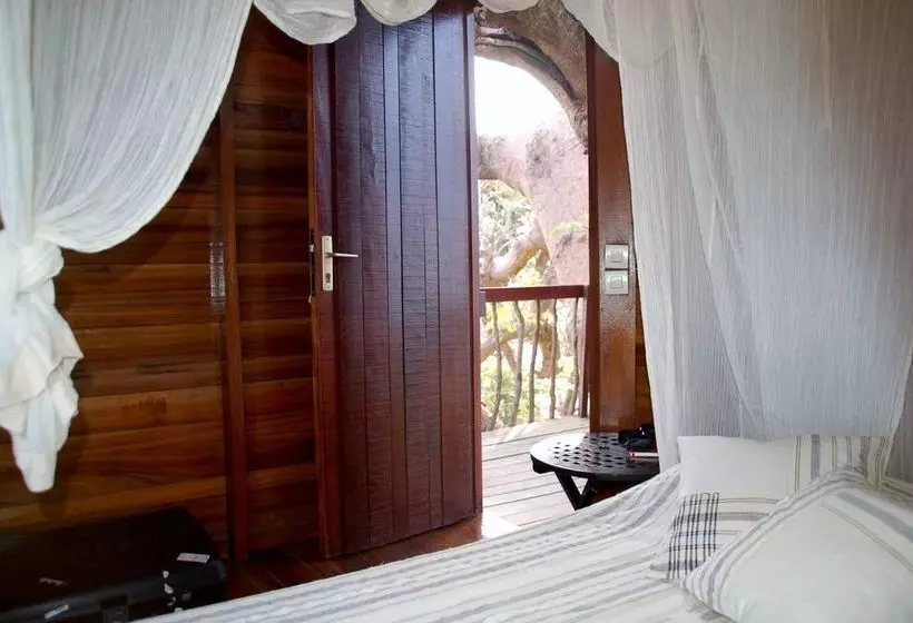 هتل Lodges Des Collines De Niassam