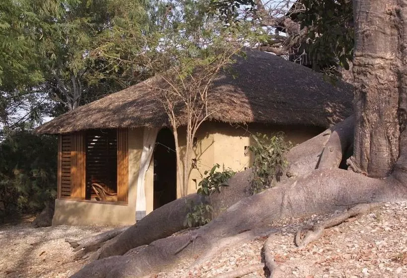 هتل Lodges Des Collines De Niassam