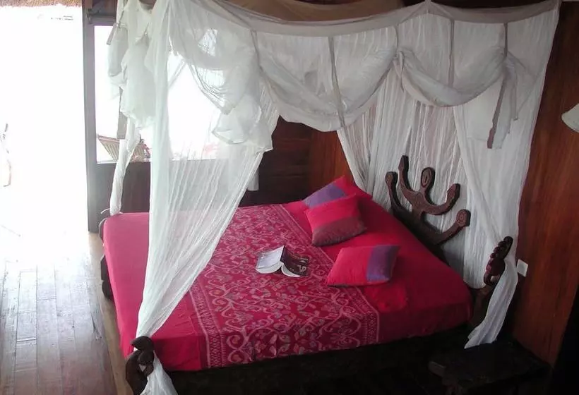 هتل Lodges Des Collines De Niassam