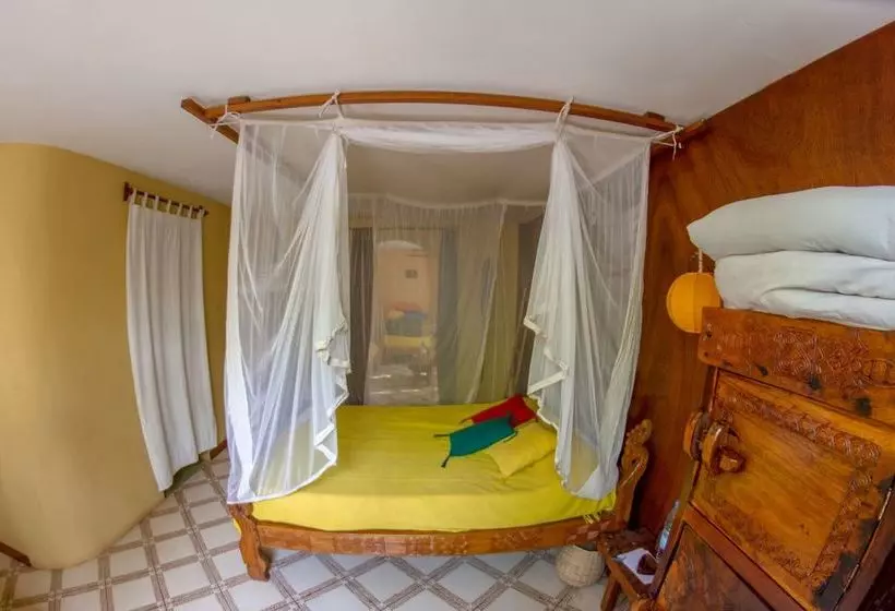 هتل Lodges Des Collines De Niassam