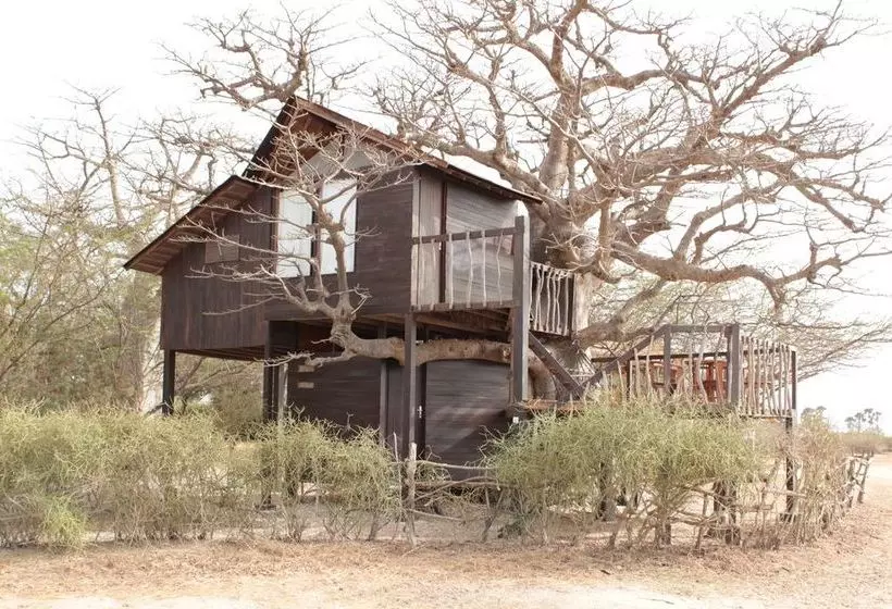 هتل Lodges Des Collines De Niassam