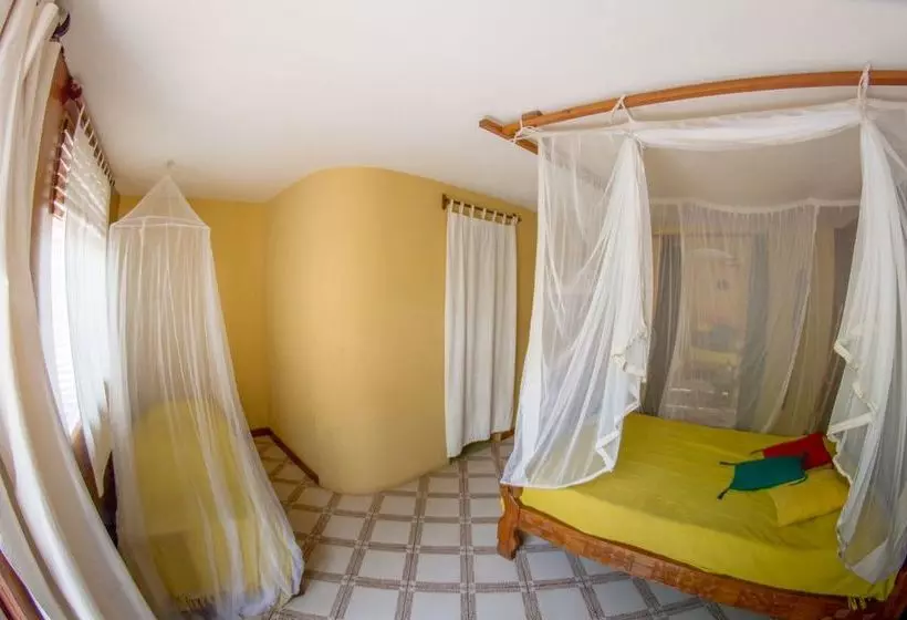 هتل Lodges Des Collines De Niassam