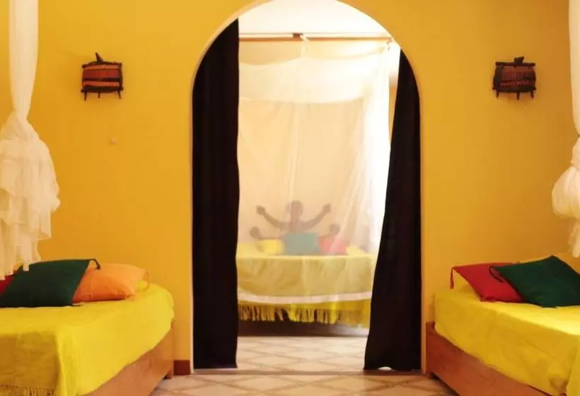 هتل Lodges Des Collines De Niassam