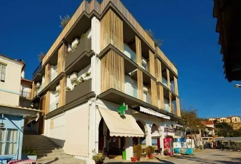 هتل Menel The Tree House