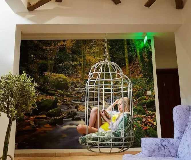 هتل Menel The Tree House