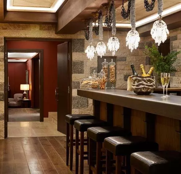 Hotelli Mountrace Suites & Spa