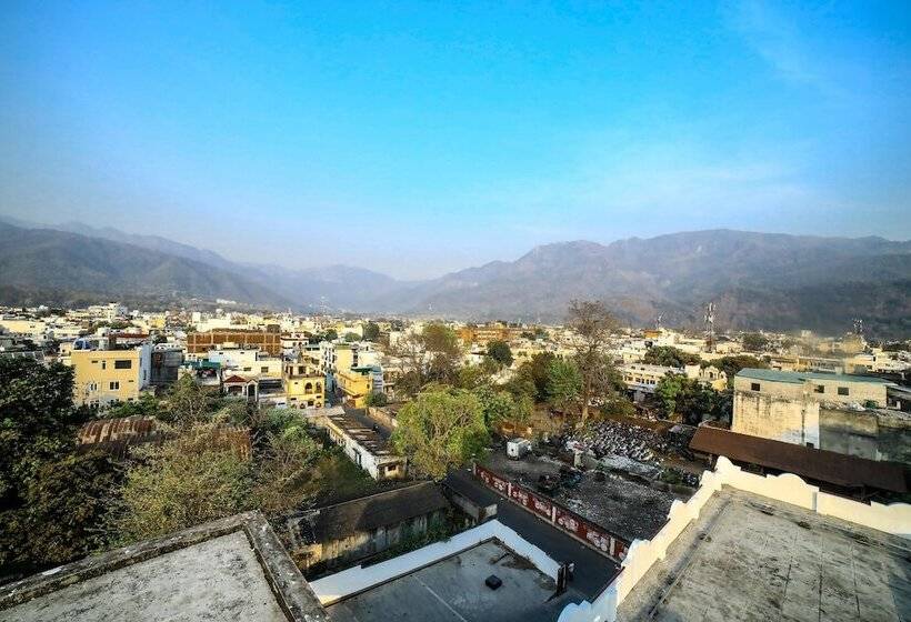 בית מלון כפרי Neeraj Bhawan