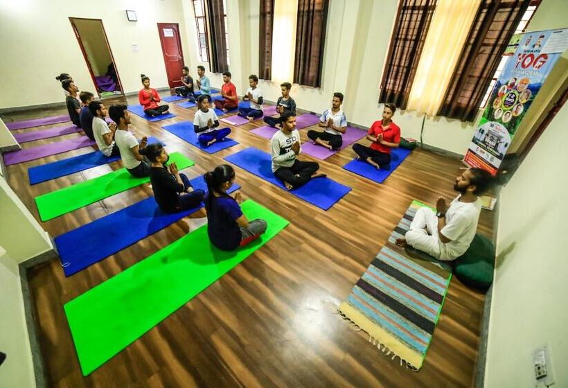 בית מלון כפרי Neeraj Bhawan