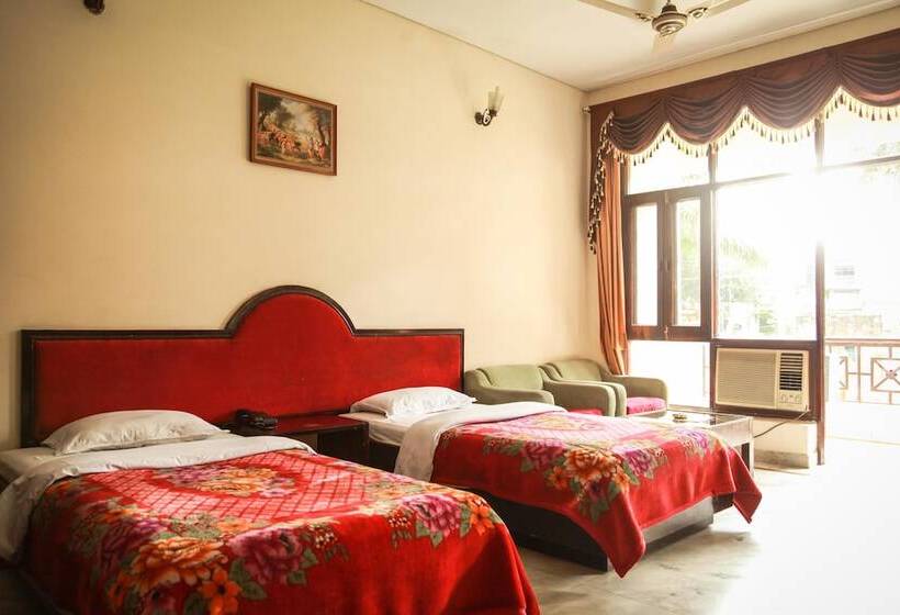 בית מלון כפרי Neeraj Bhawan