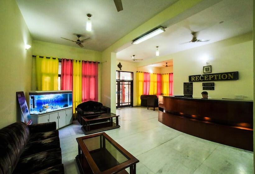 בית מלון כפרי Neeraj Bhawan