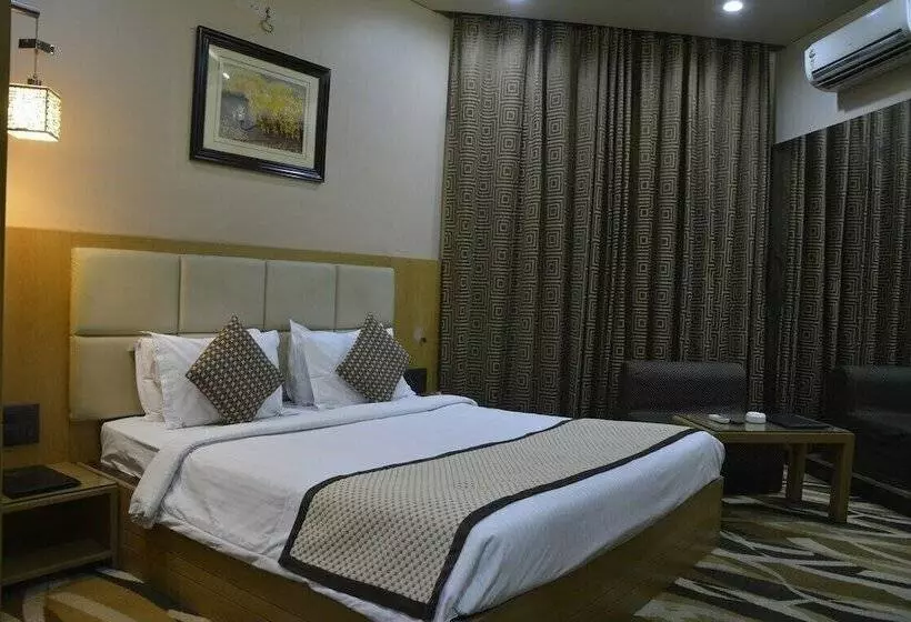 Hotelli Surya International