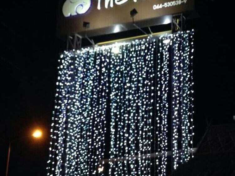 Отель The Phant