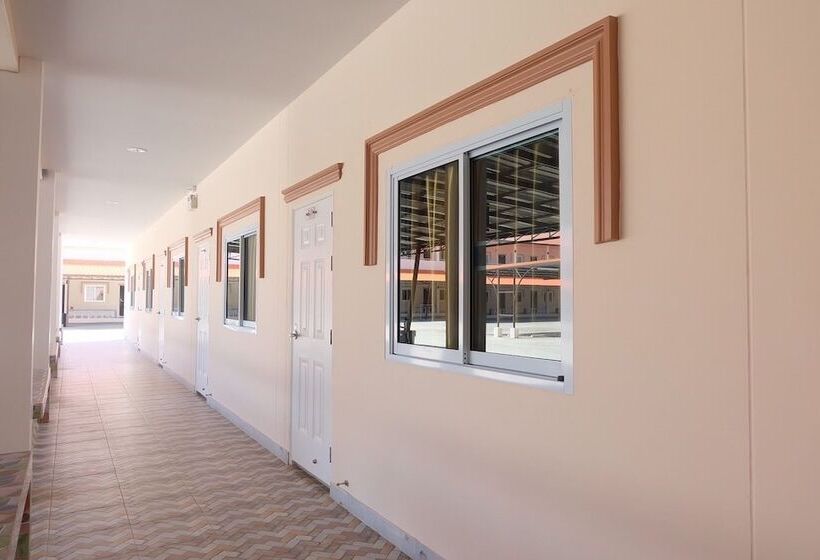 Отель The Phant