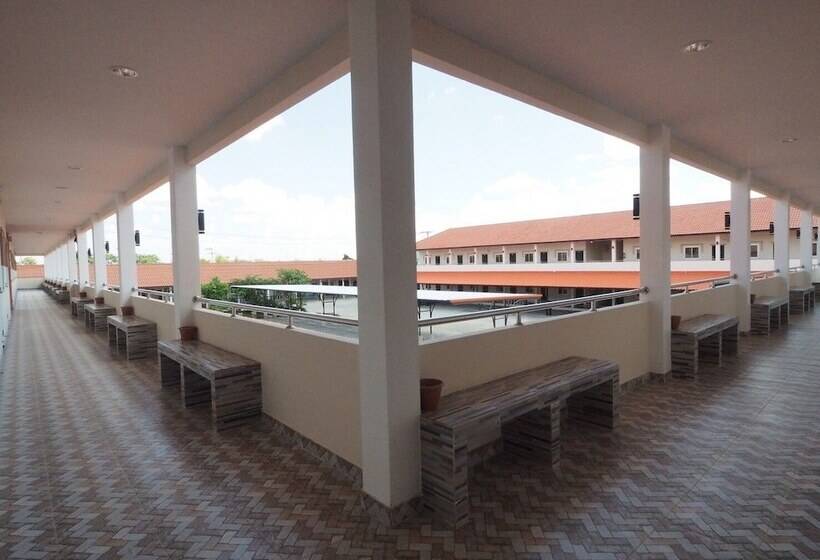 Отель The Phant