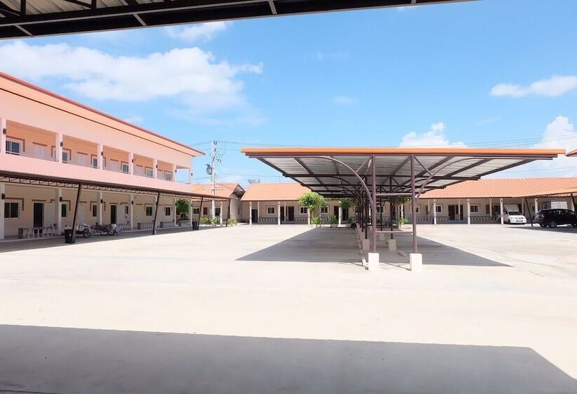 Отель The Phant