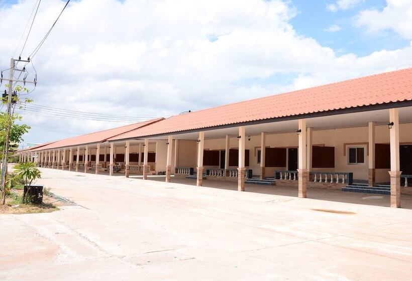 Отель The Phant