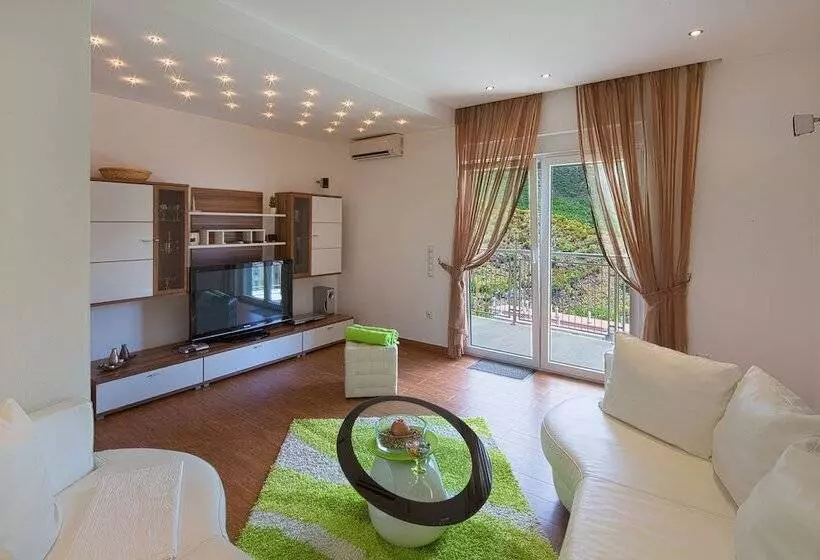 Montelux Apartments