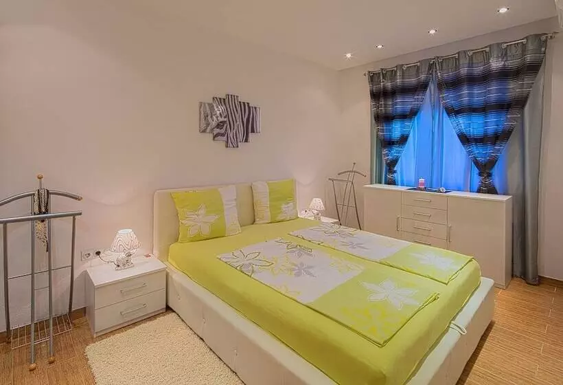 Montelux Apartments