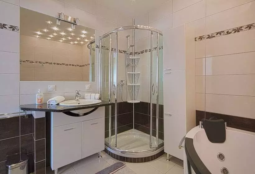 Montelux Apartments