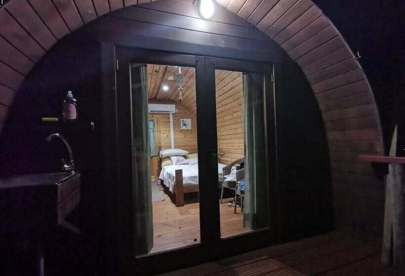 پانسیون A Peace In Paradise