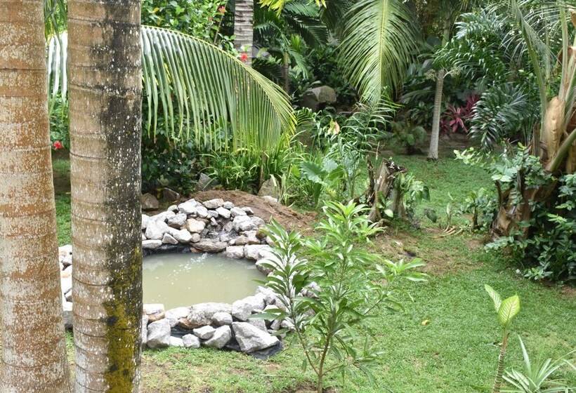 پانسیون A Peace In Paradise