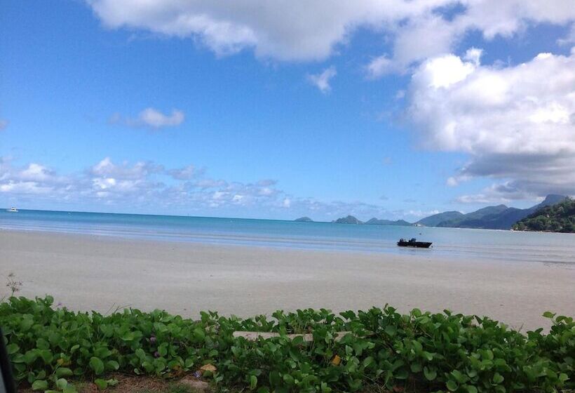 پانسیون A Peace In Paradise