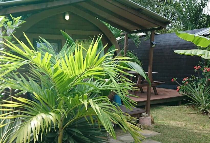 پانسیون A Peace In Paradise