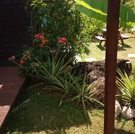 پانسیون A Peace In Paradise