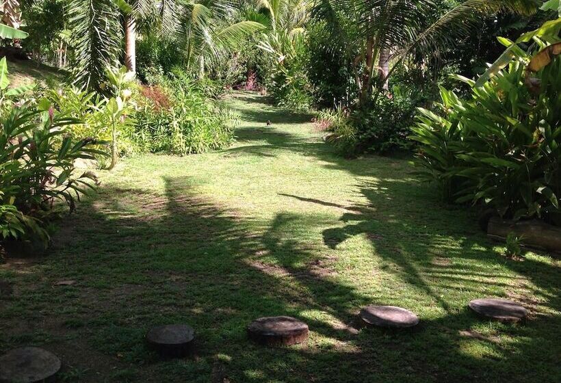 پانسیون A Peace In Paradise