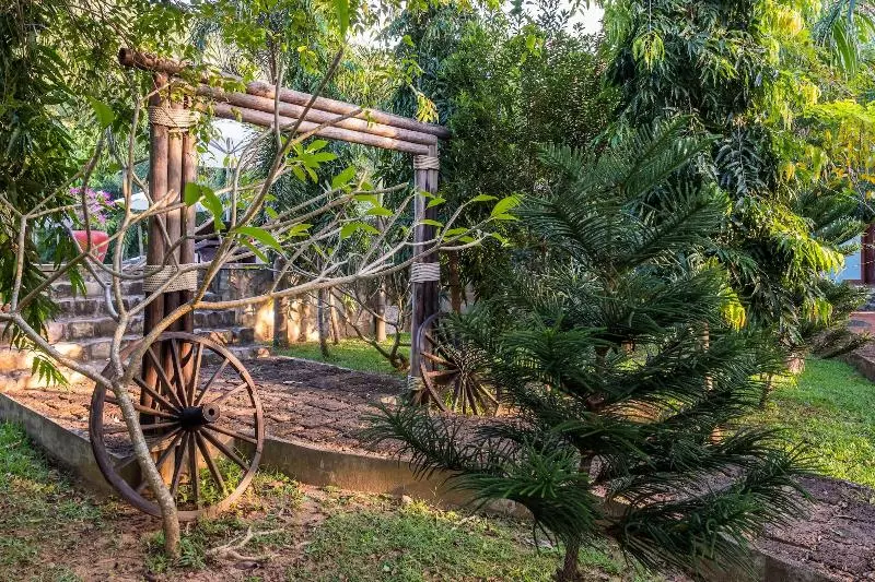 هتل Bird Of Paradise Bungalows