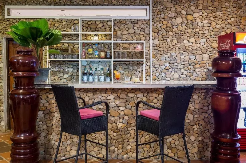 هتل Bird Of Paradise Bungalows