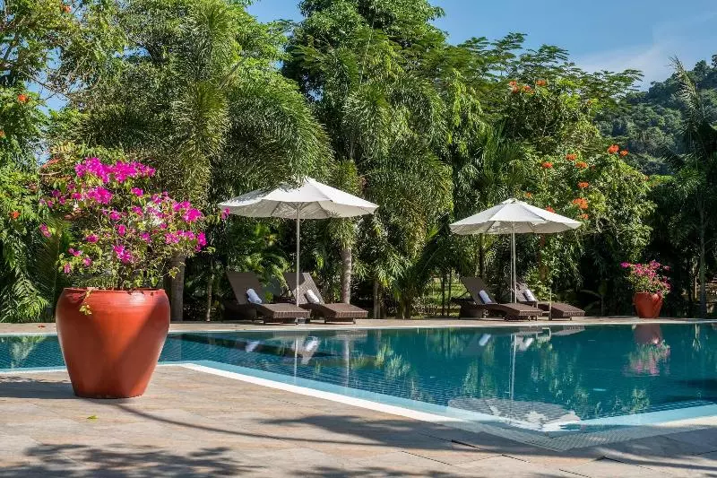 هتل Bird Of Paradise Bungalows