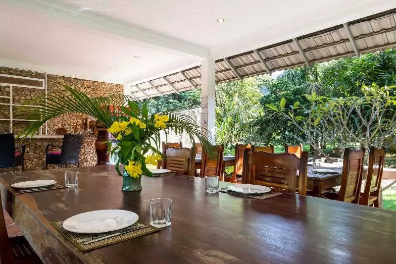 هتل Bird Of Paradise Bungalows