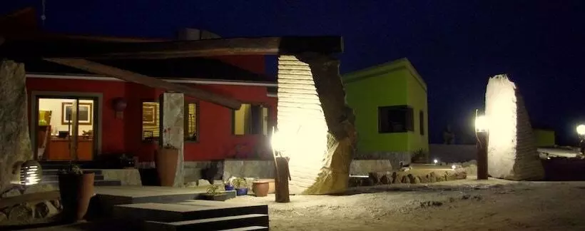 هتل Desert Breeze Lodge