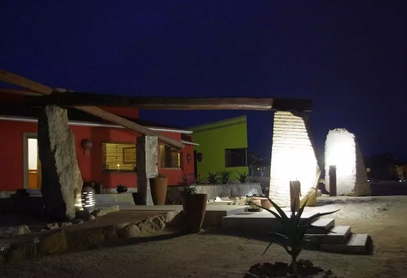 هتل Desert Breeze Lodge