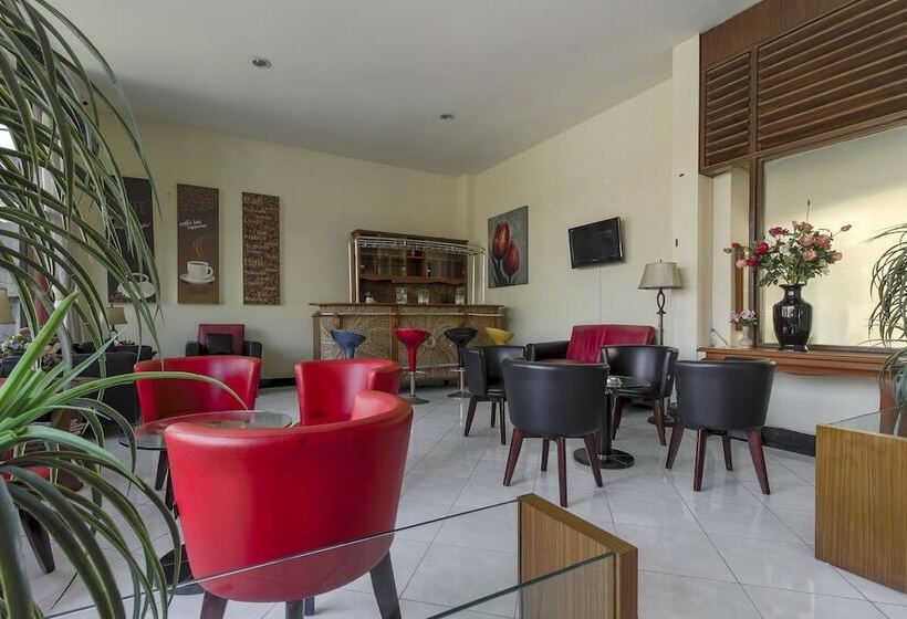 Hotel Reddoorz Plus Near Grage City Mall