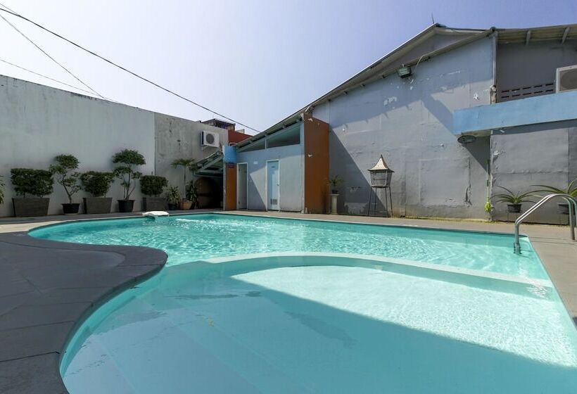 Hotel Reddoorz Plus Near Grage City Mall