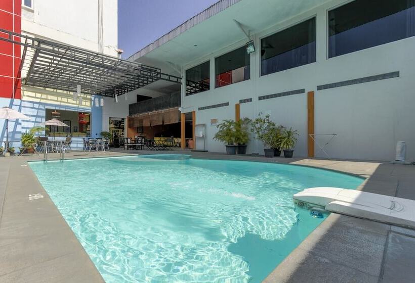 Hotel Reddoorz Plus Near Grage City Mall