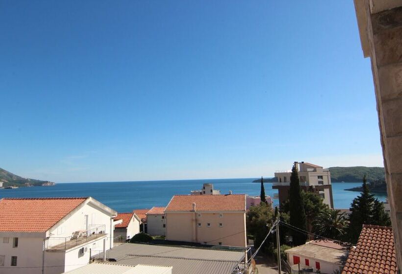 Mila & Aleksandr Apartments