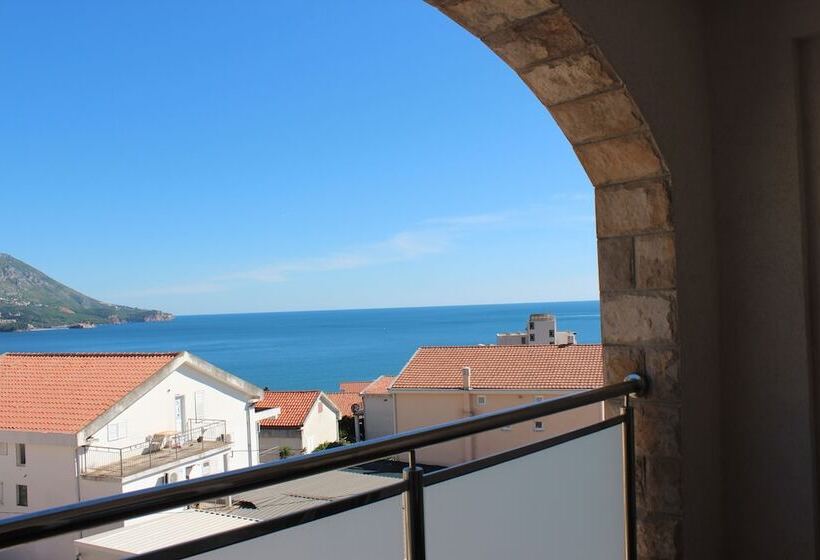 Mila & Aleksandr Apartments