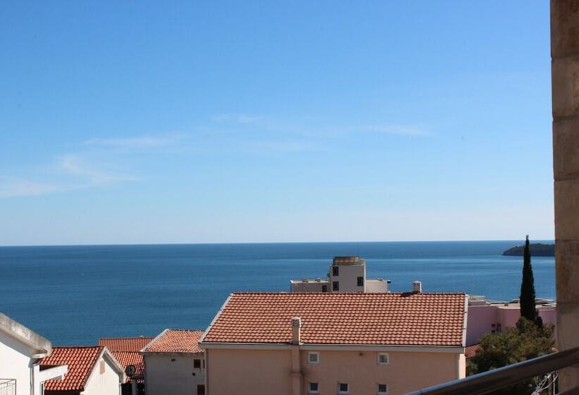 Mila & Aleksandr Apartments