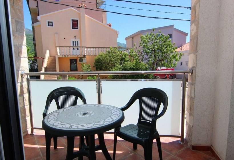 Mila & Aleksandr Apartments