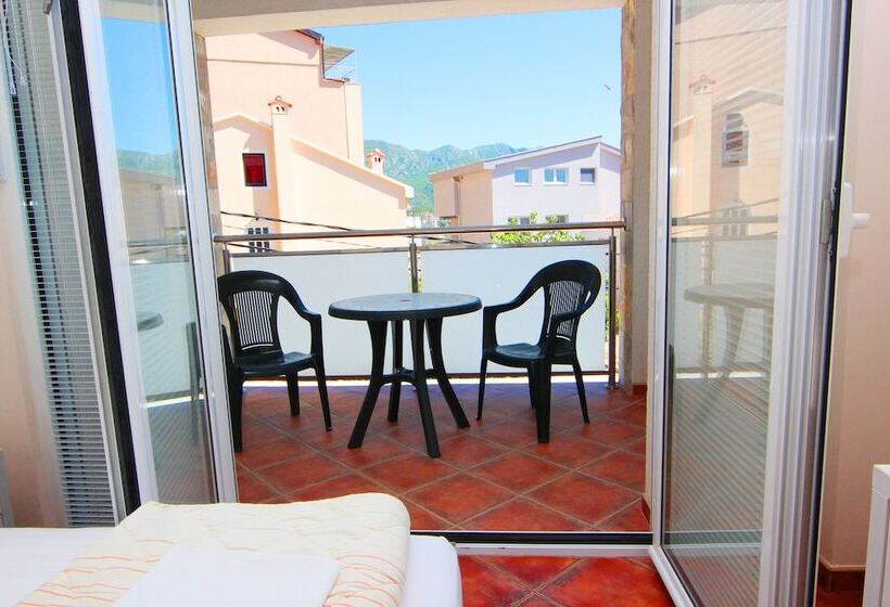 Mila & Aleksandr Apartments