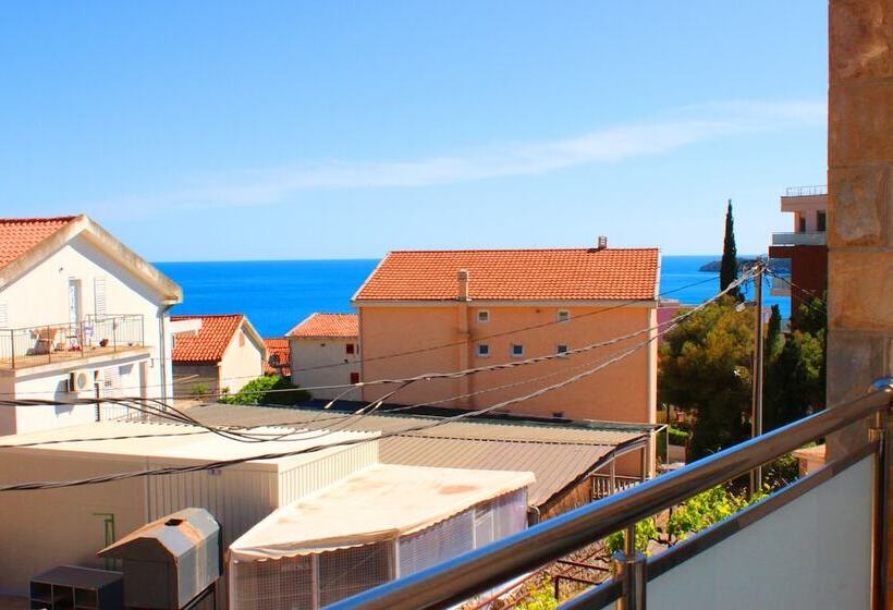 Mila & Aleksandr Apartments